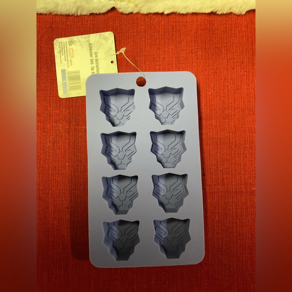 Marvel Black Panther Wakanda Forever Silicone ice or craft mold. New with tags